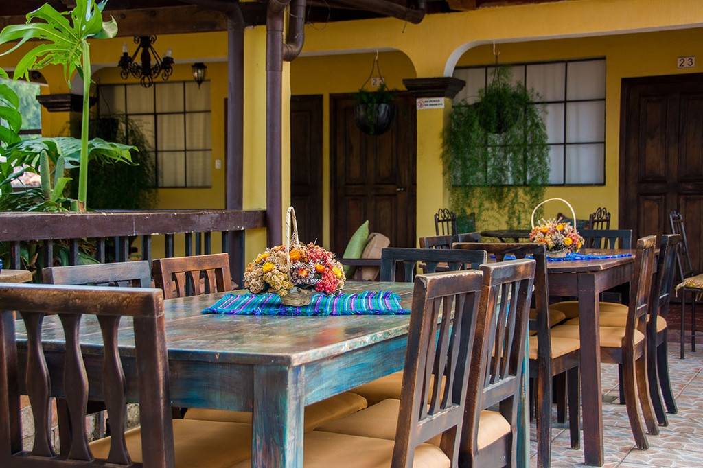 Las Camelias Inn