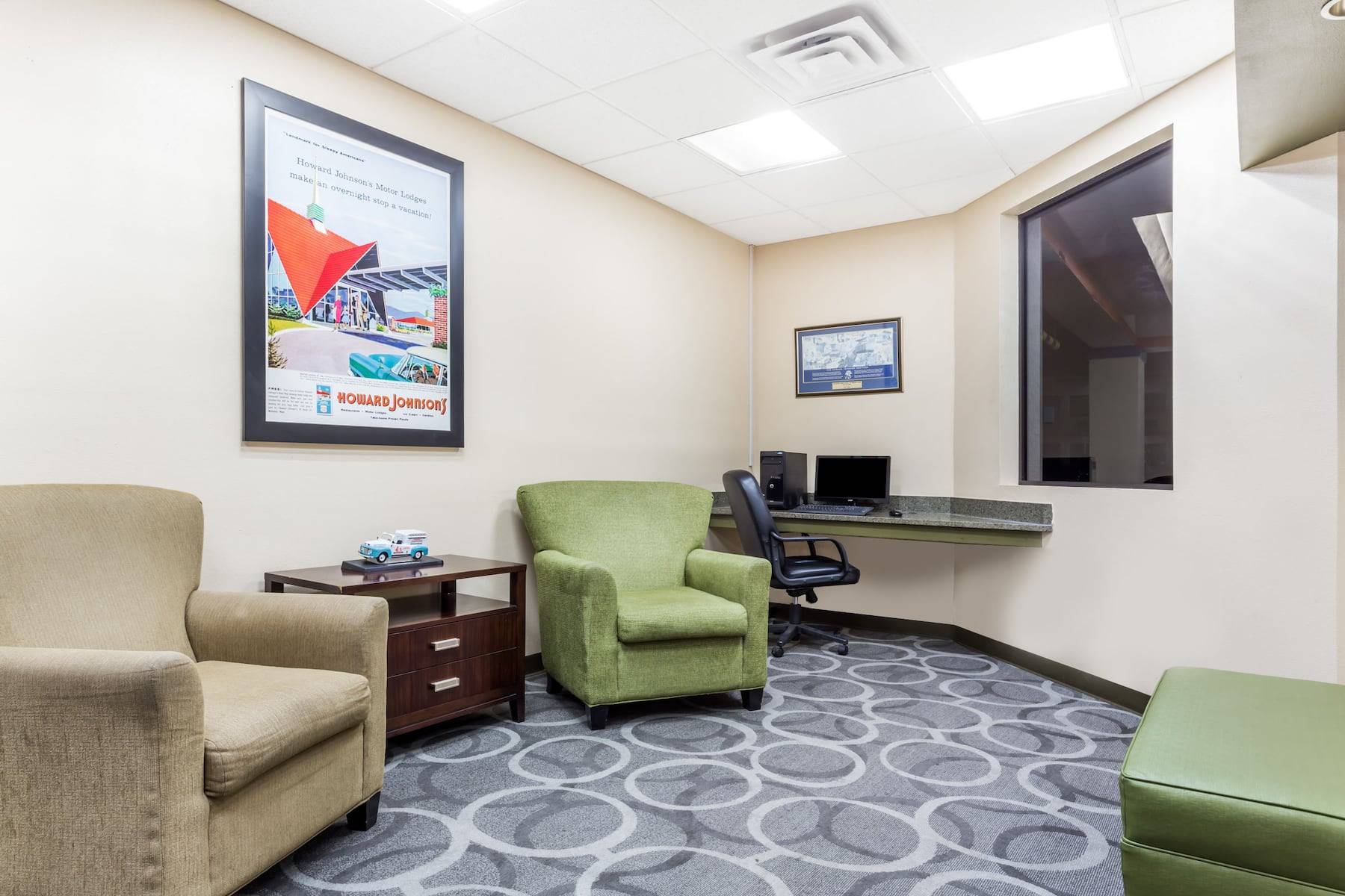 Super 8 by Wyndham Costa Mesa/Newport Beach Area