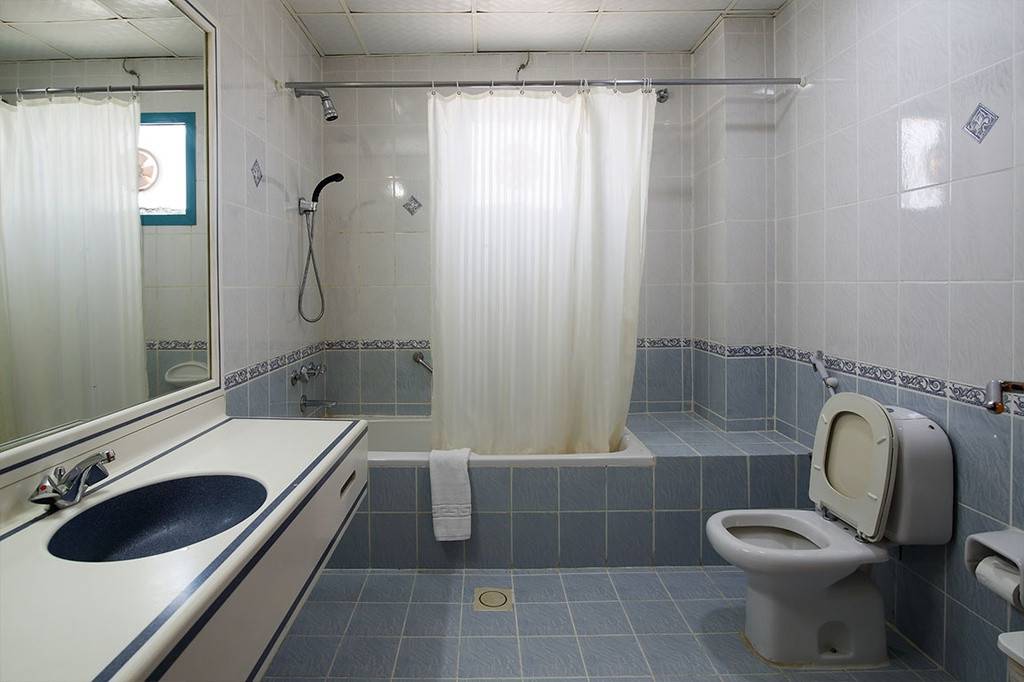Al Bustan Tower Hotel Suites