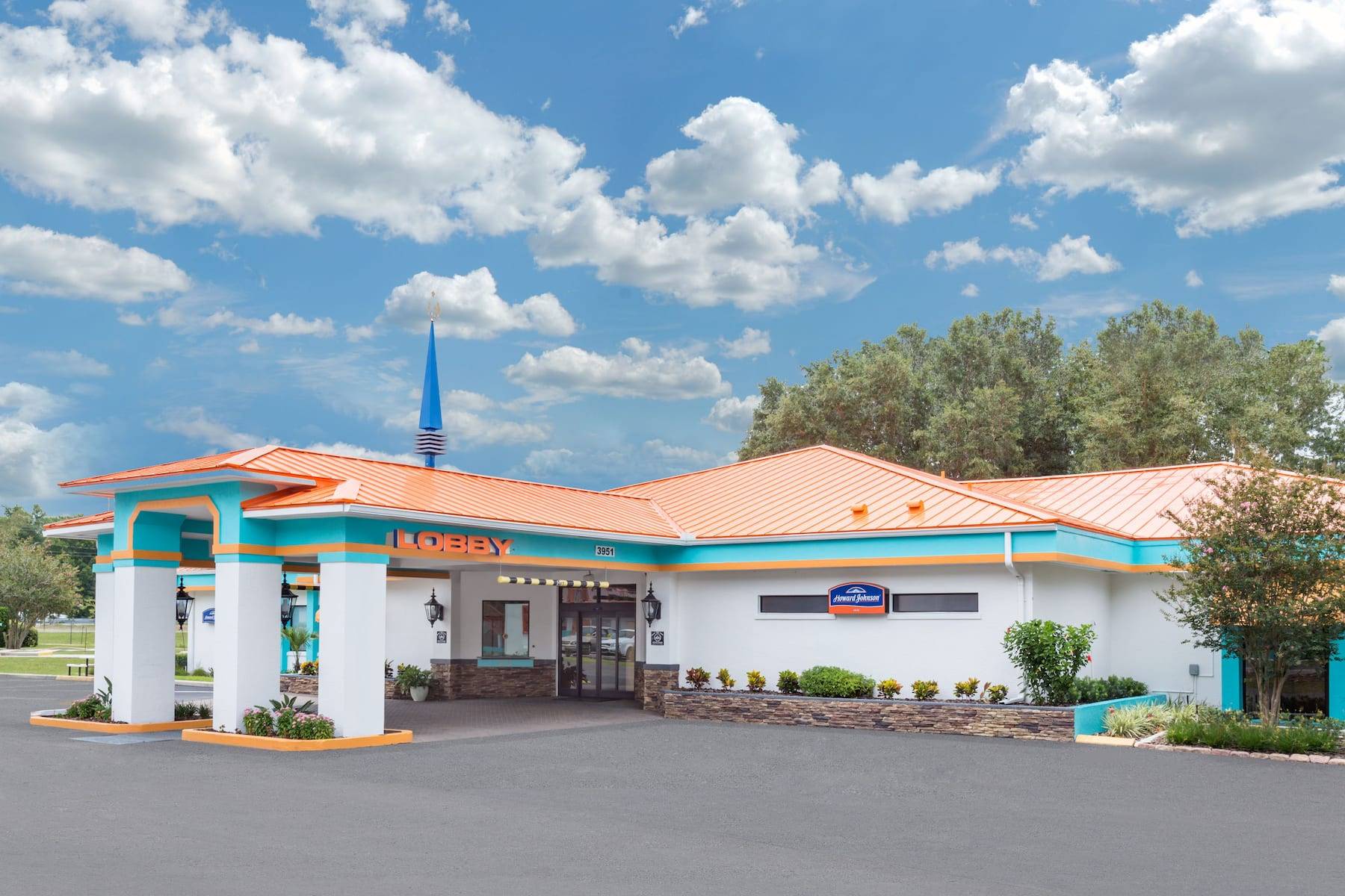 Super 8 by Wyndham Costa Mesa/Newport Beach Area