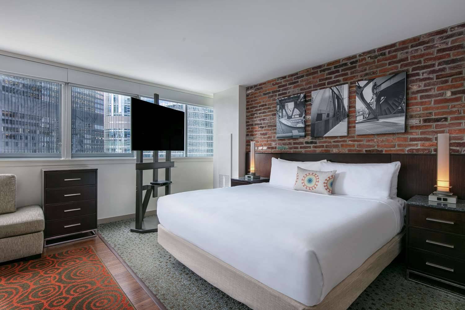 Wyndham Grand Chicago Riverfront