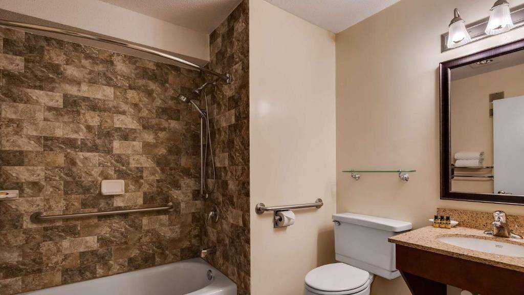 Best Western Plus Windjammer Inn & Conference Center