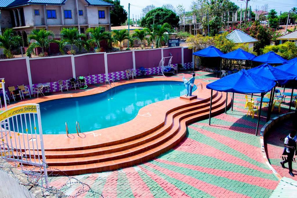 Glamossay Hotel