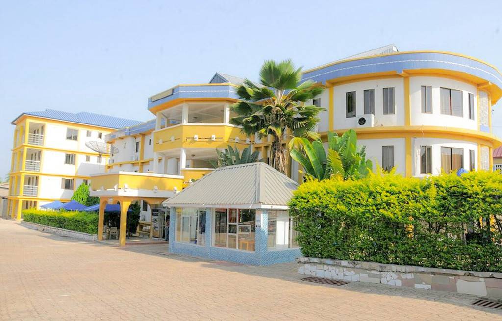 Glamossay Hotel