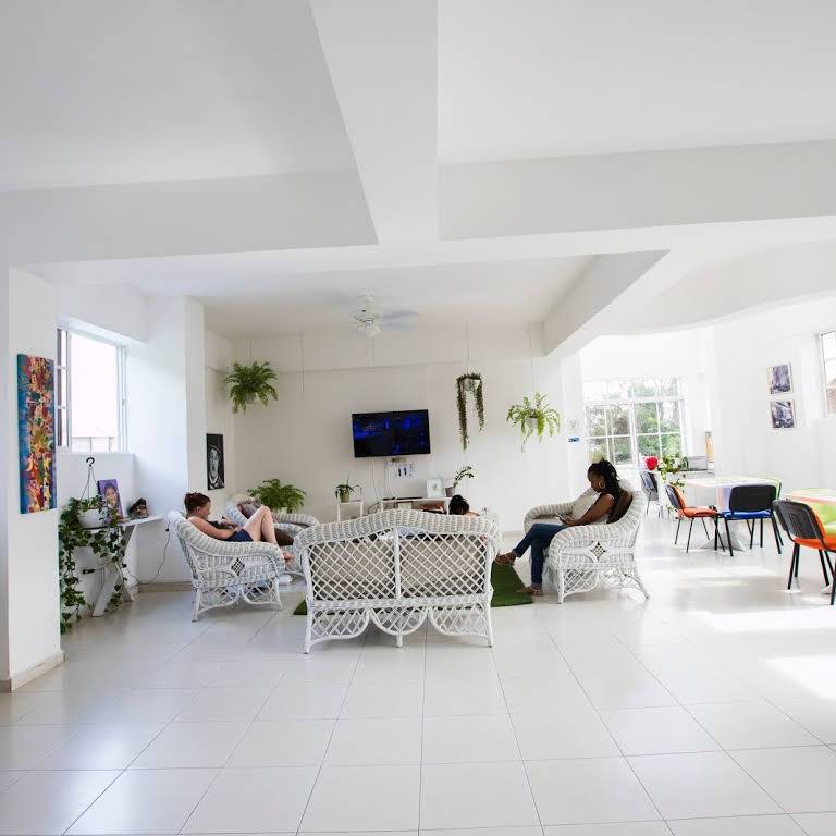 W Hostal Santiago Guest House & Backpackers
