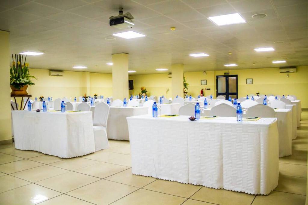 Oak Plaza Hotel, East Airport