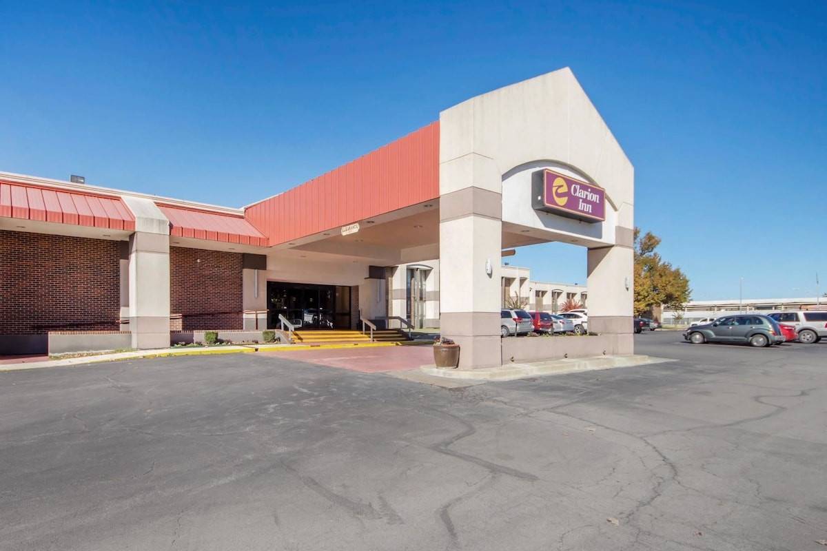 Clarion Inn & Suites Airport