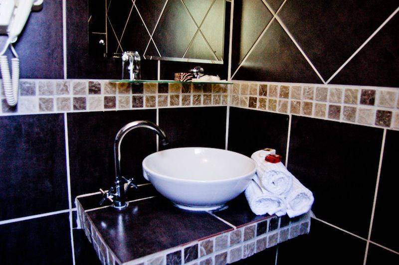 Kamanga Lodge & Hotel