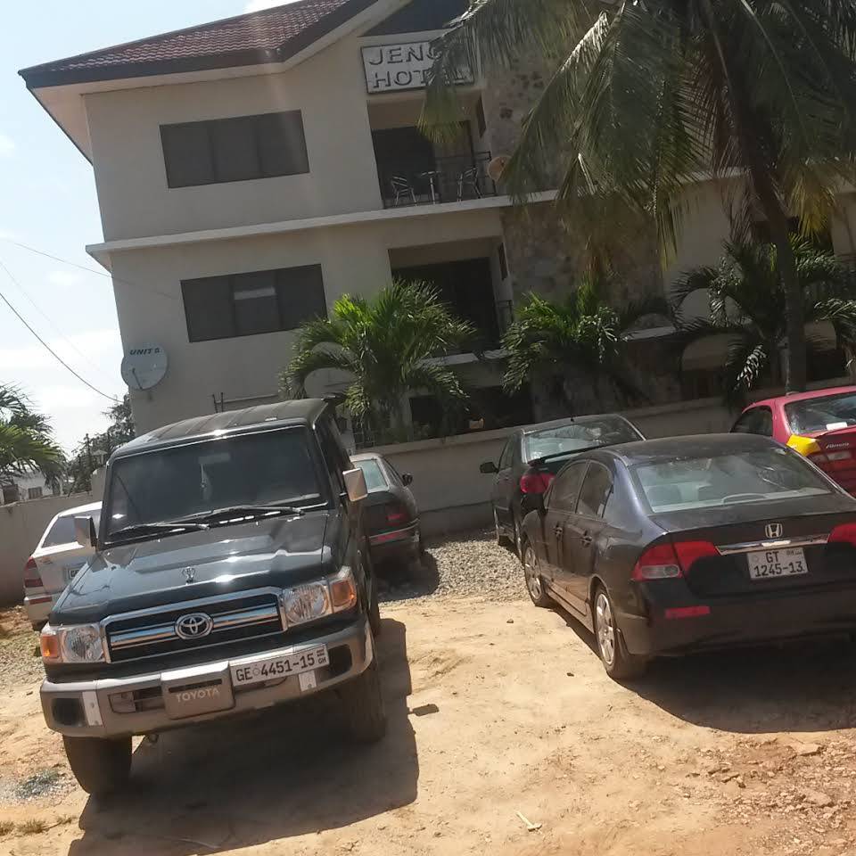 Jenos, Hotels