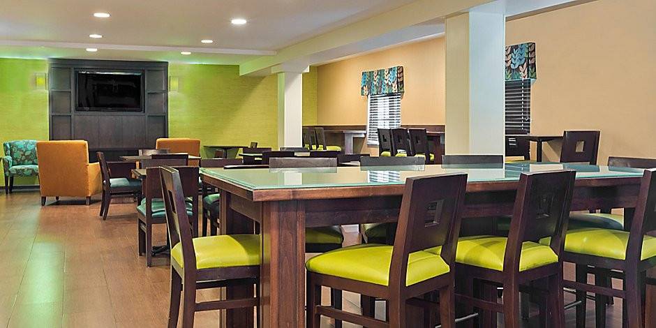 Holiday Inn Express San Diego SeaWorld-Beach Area