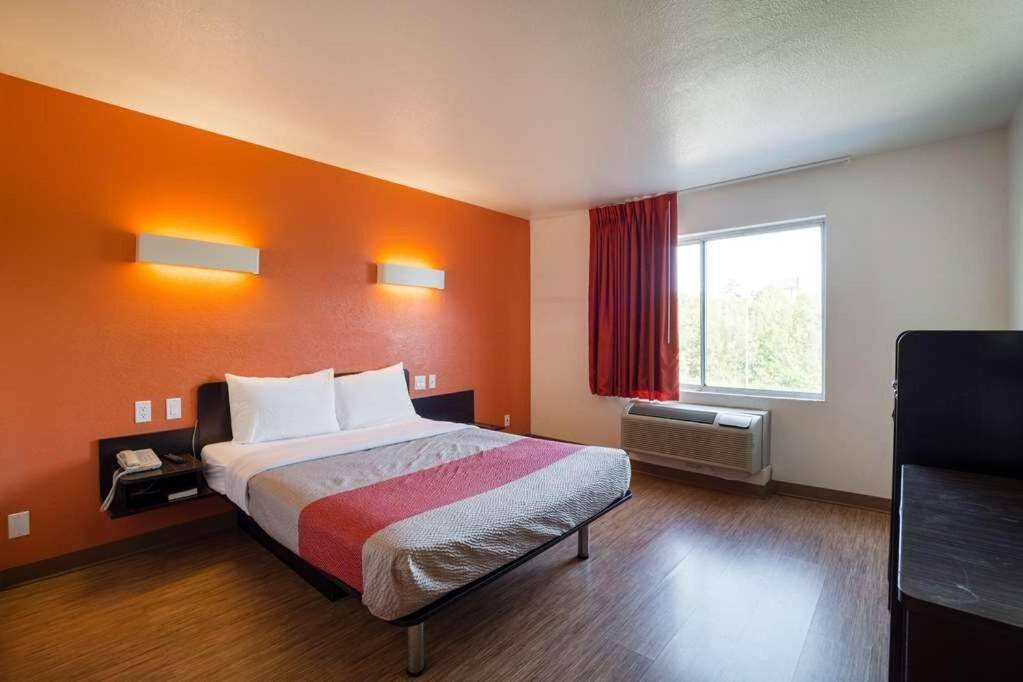 Motel 6 Syracuse
