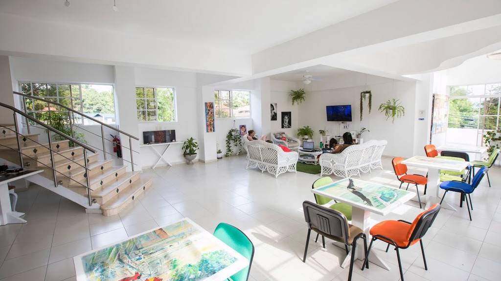 W Hostal Santiago Guest House & Backpackers