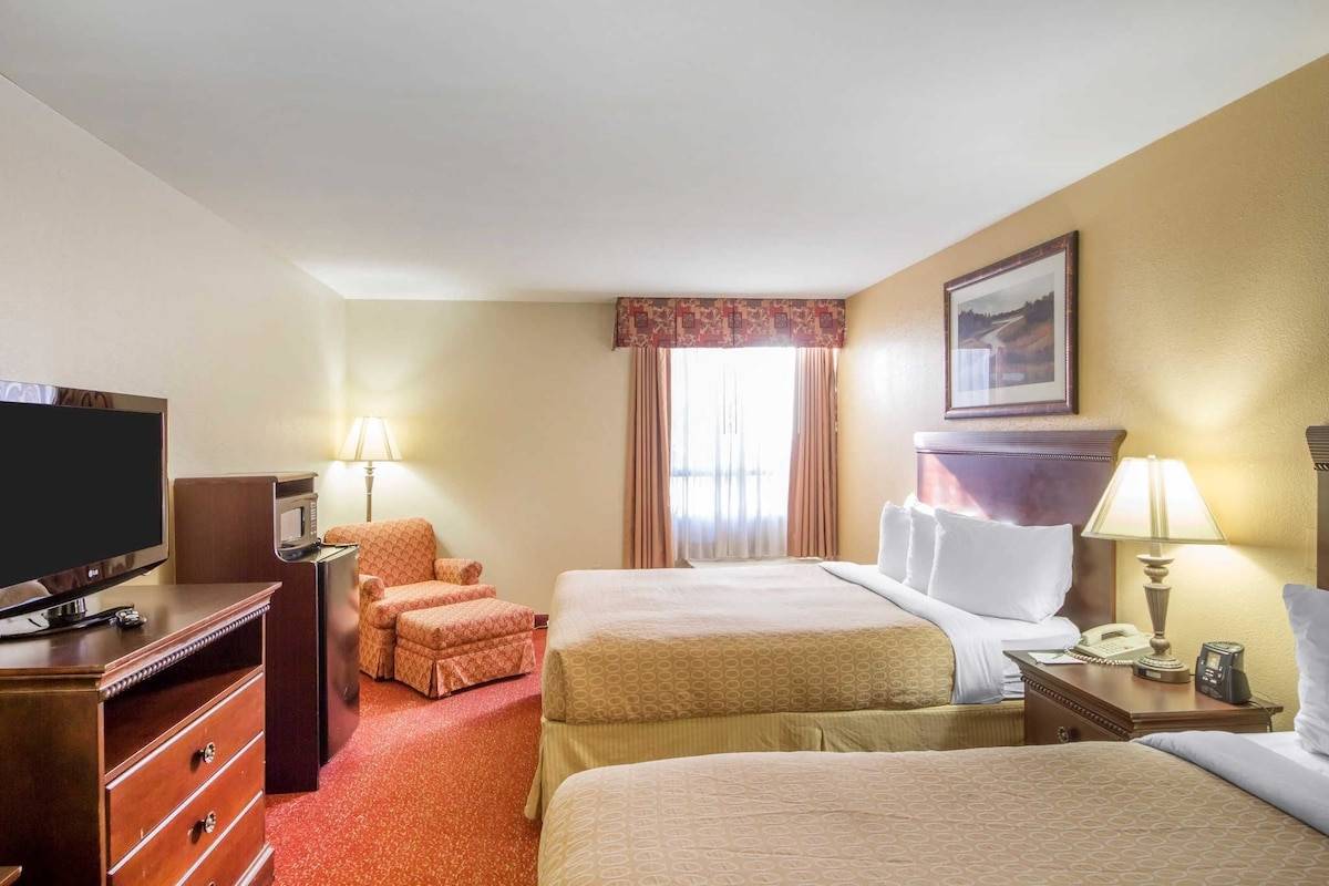 Clarion Inn & Suites Airport