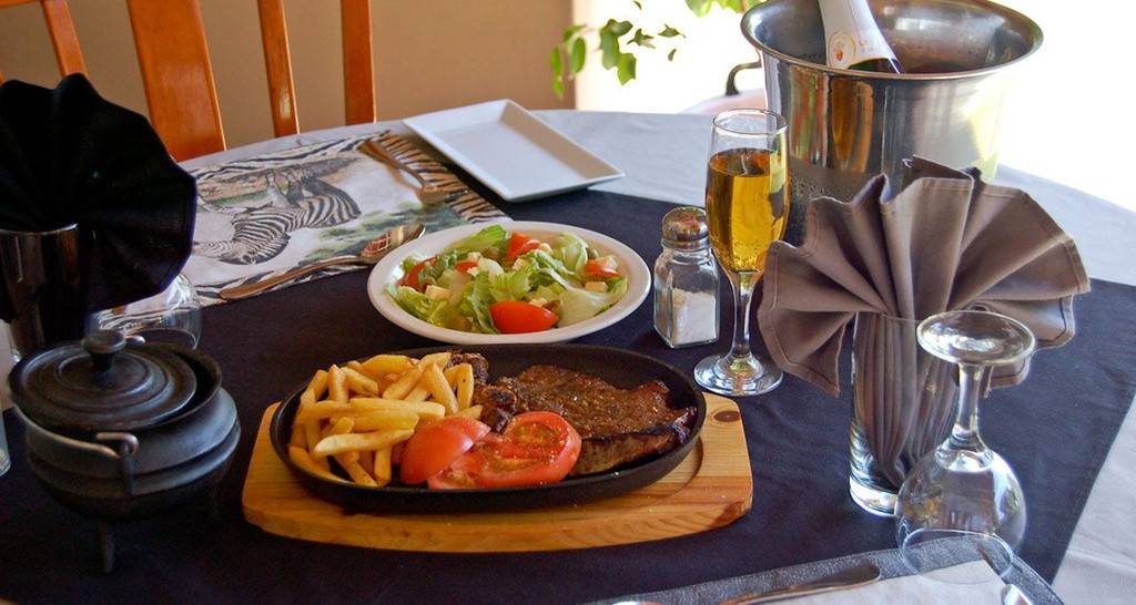 Kamanga Lodge & Hotel