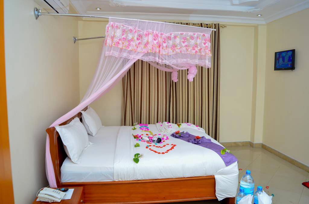 Silver Paradise Hotel