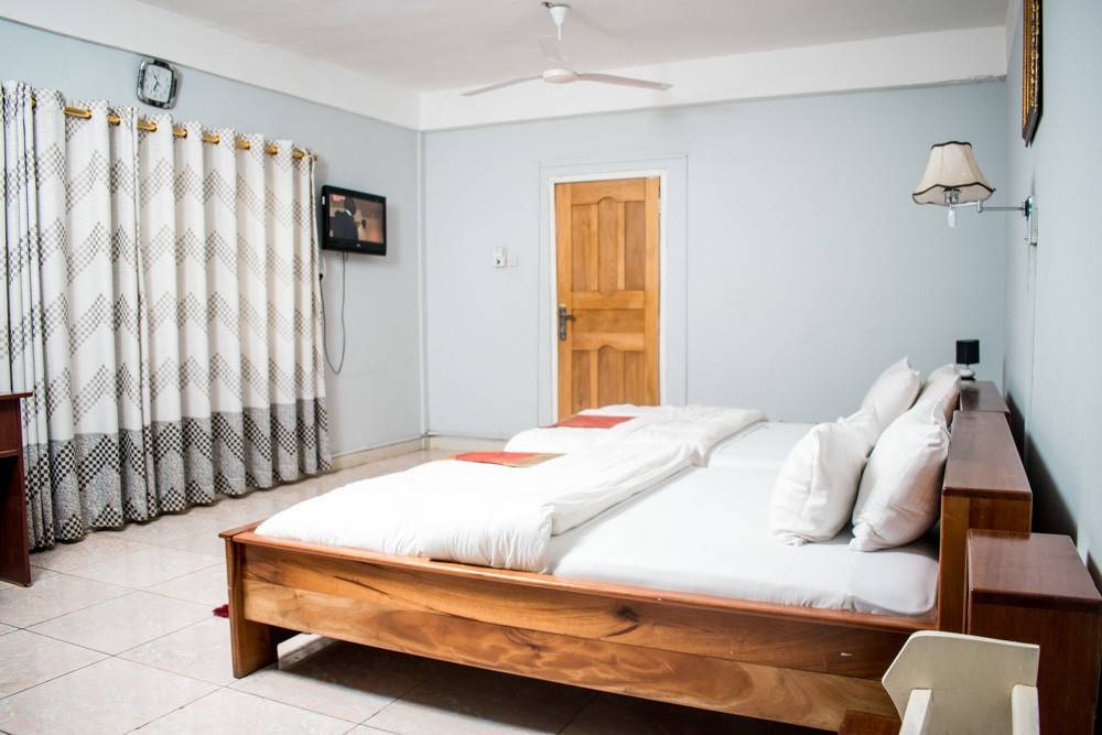 Glamossay Hotel