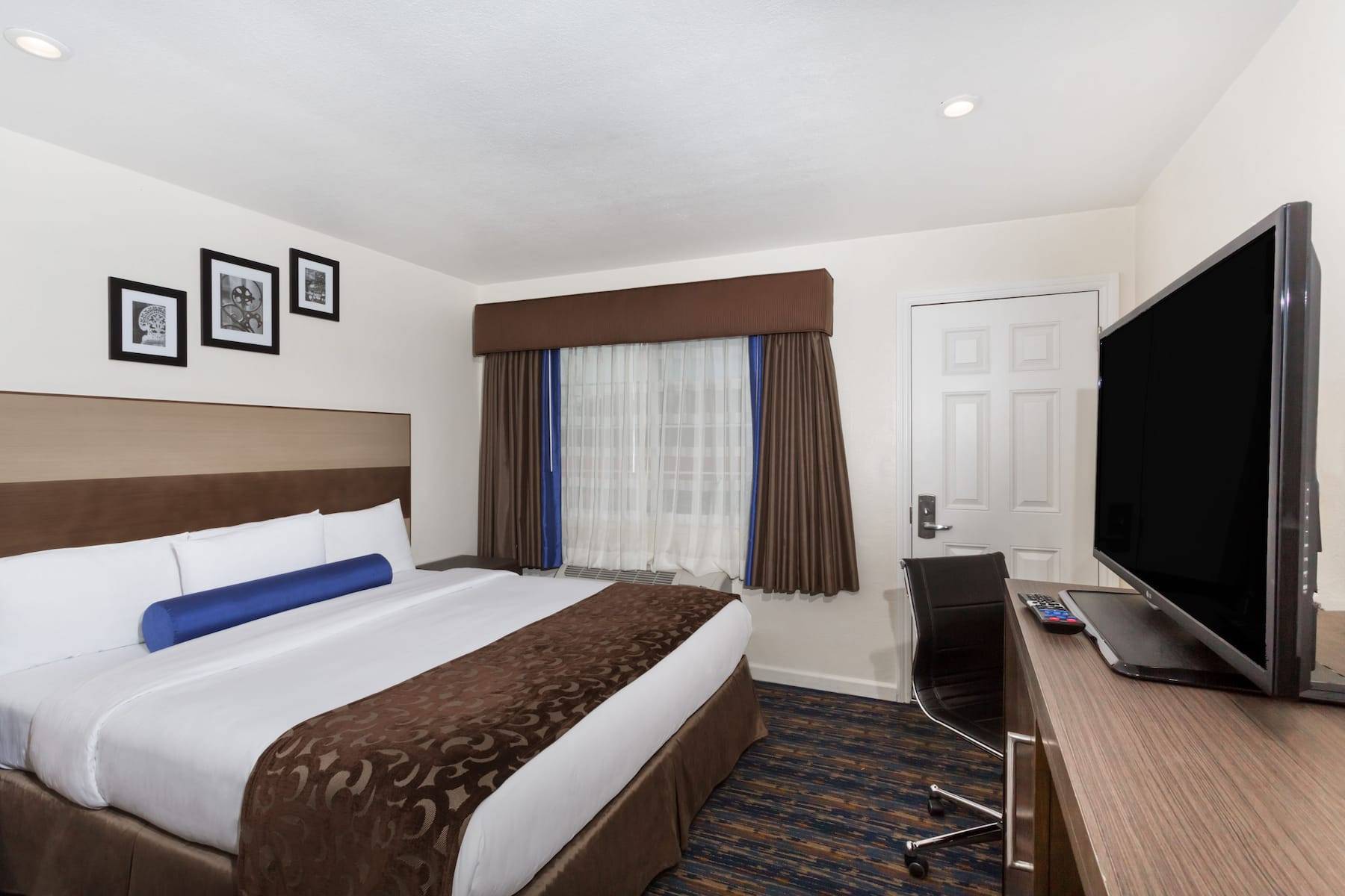 Howard Johnson by Wyndham Berkeley
