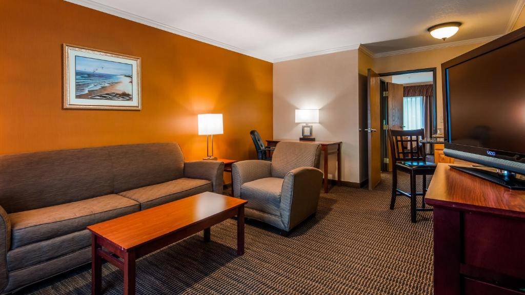 Best Western Plus Landmark Inn