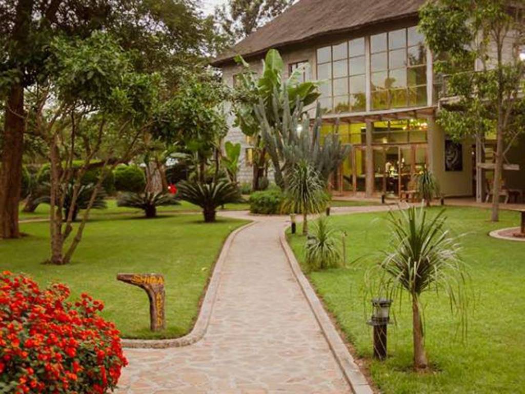 Weru Weru River Lodge